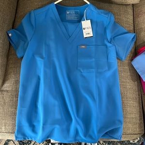 Figs scrubs medium top, medium petite bottoms